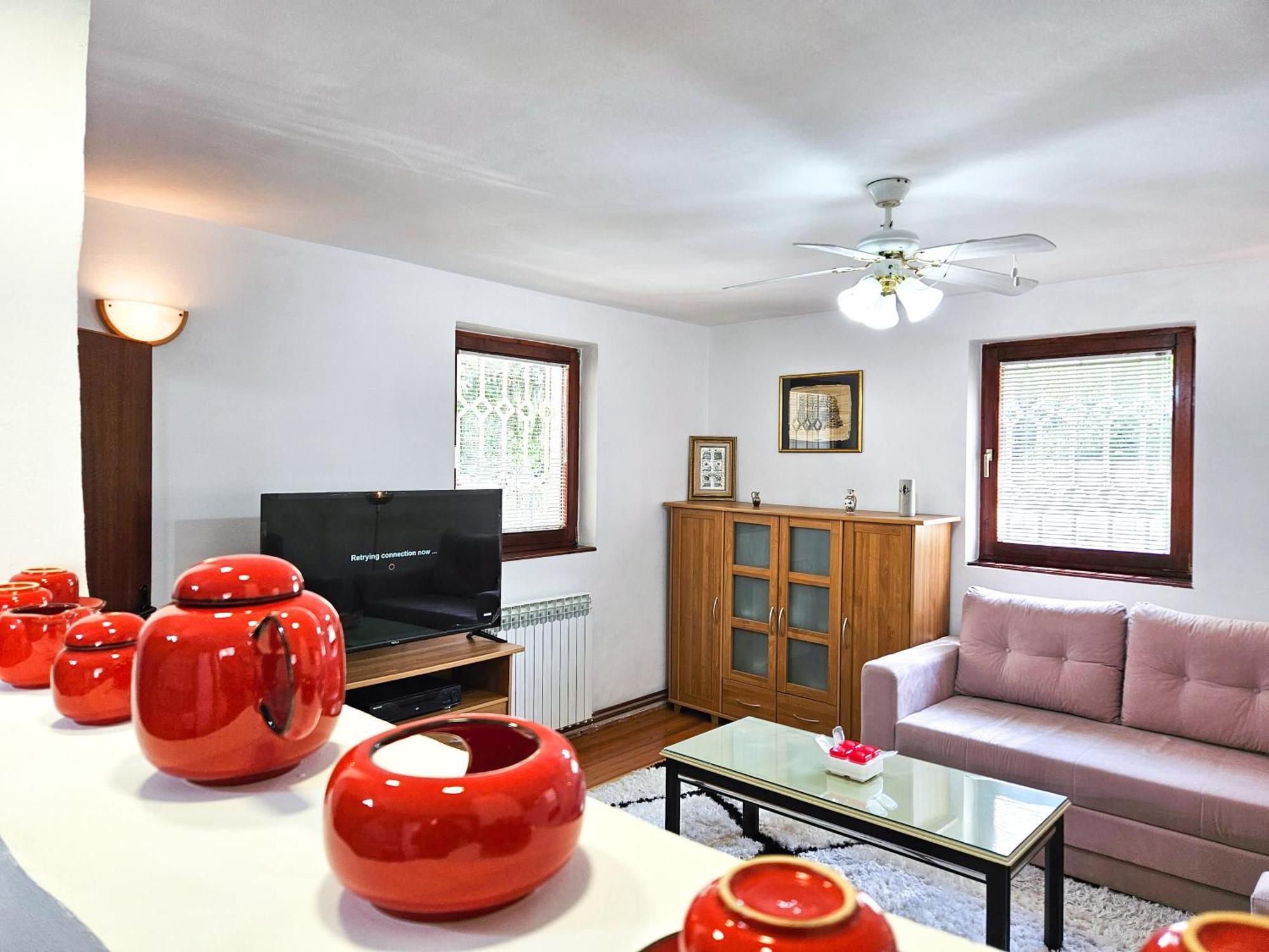 Casa vacanze Pine Hideaway - Free Private Parking Sarajevo